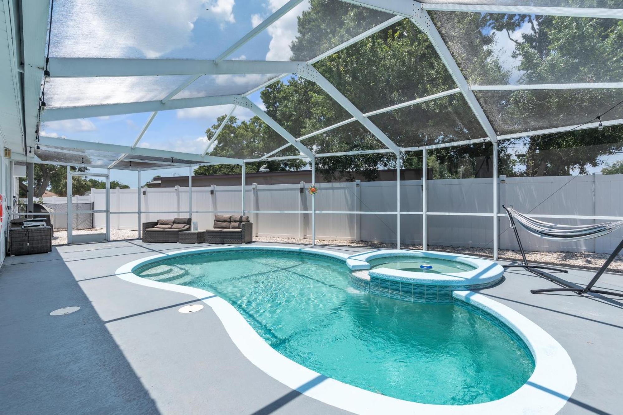 Stunning Modern Home In Tampa With Pool - Just 5 Minutes From Airport! Ngoại thất bức ảnh